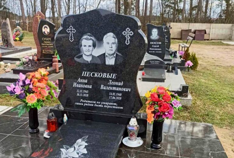 Памятник из гранита на два захоронения